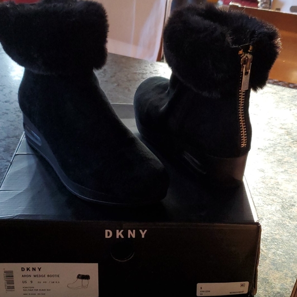 dkny aron wedge booties